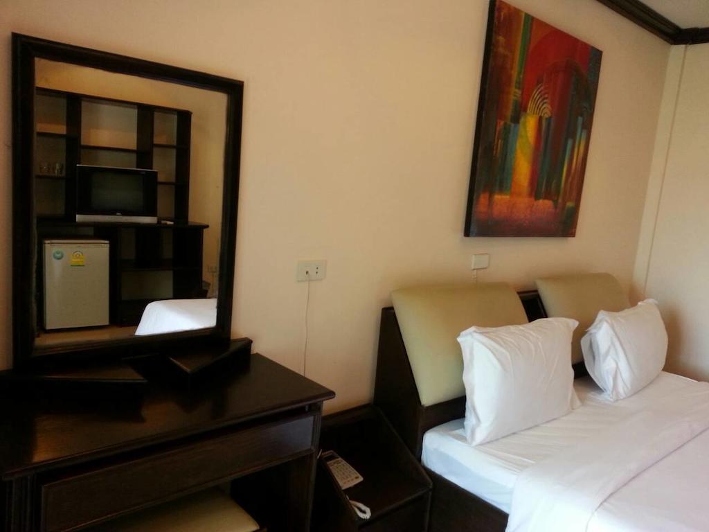 Safe House Hostel Patong Rum bild