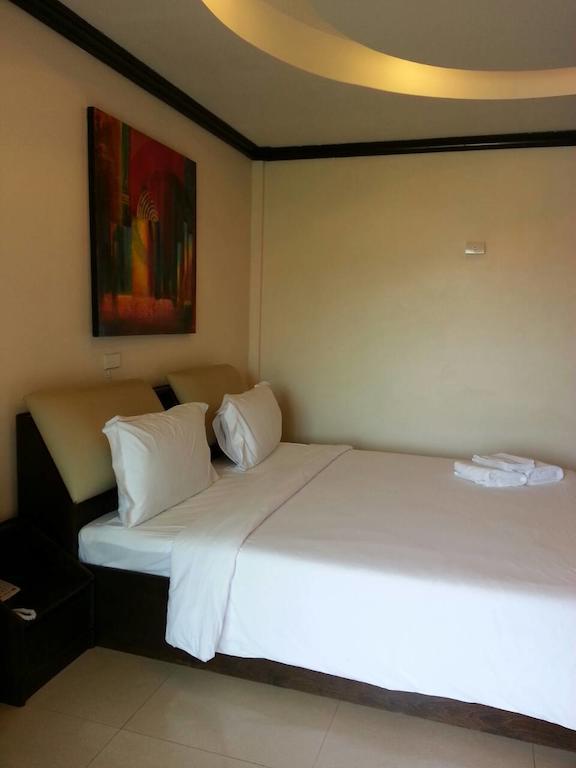 Safe House Hostel Patong Rum bild